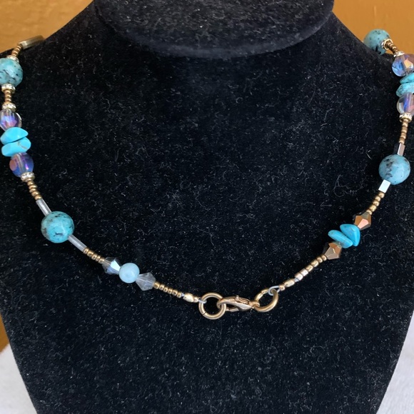Beautiful stone and bead necklace - Picture 3 of 5